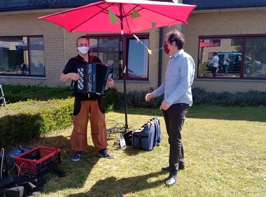 Muzikant in de woonzorgcentra Muzikant in de woonzorgcentra